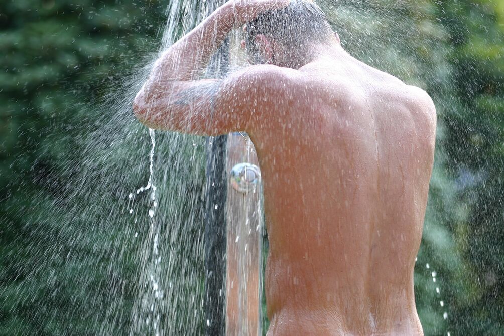 Prieš mankštą, skirtą penio didinimui, reikia nusiprausti po šildantį dušą