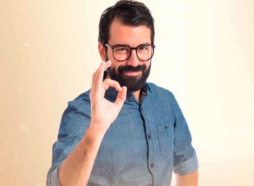 vyras patenkintas varpos padidinimu soda